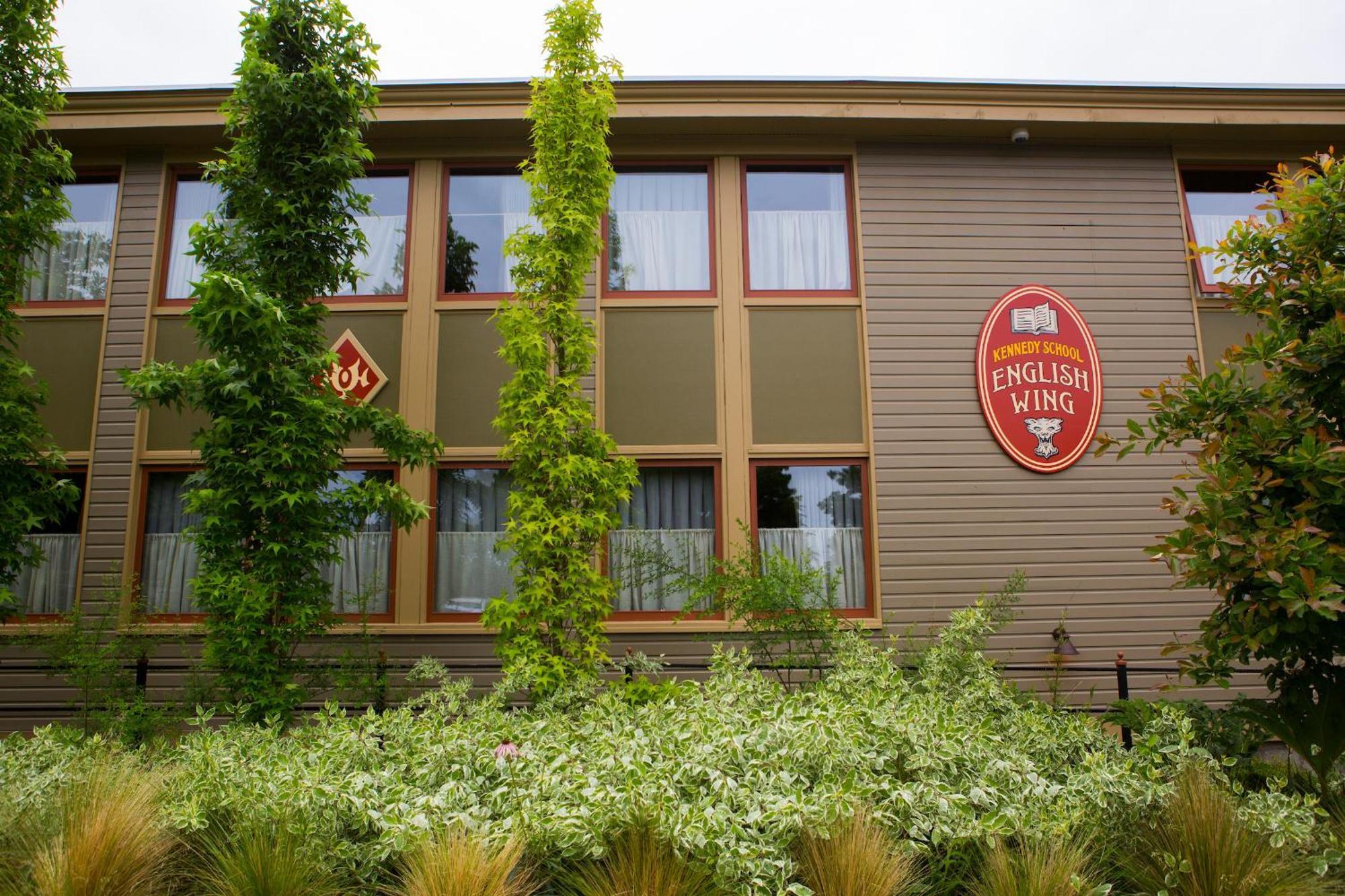 Hotel Mcmenamins Kennedy School Portland Exterior foto