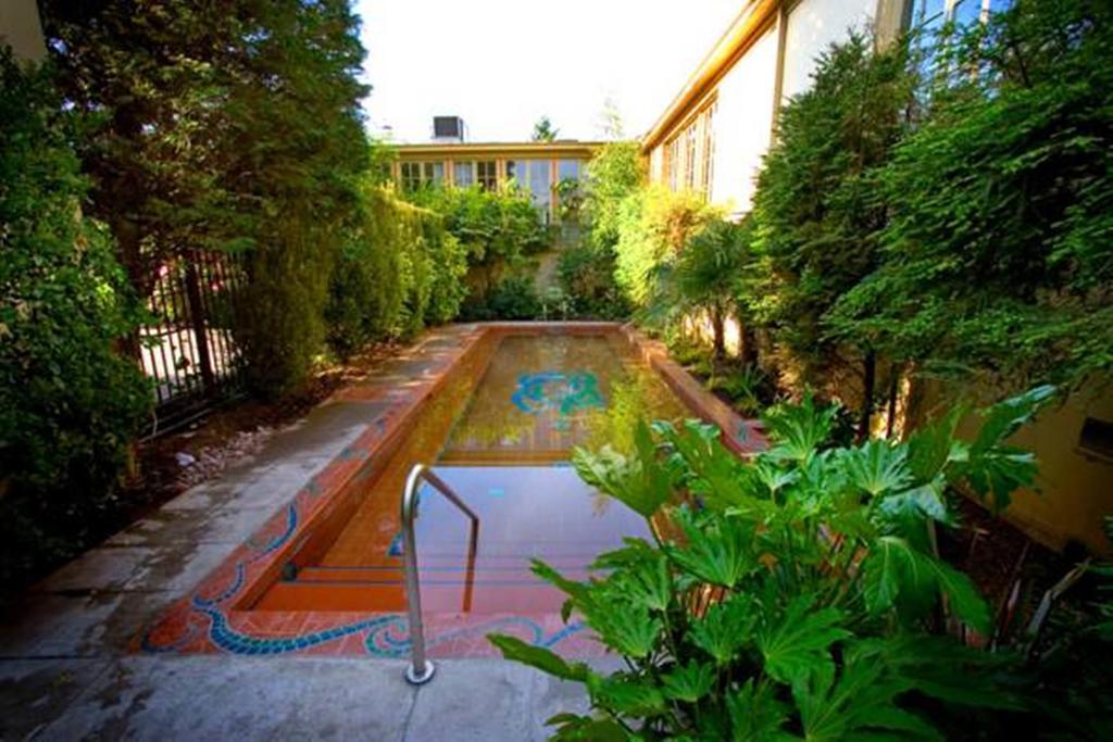 Hotel Mcmenamins Kennedy School Portland Exterior foto