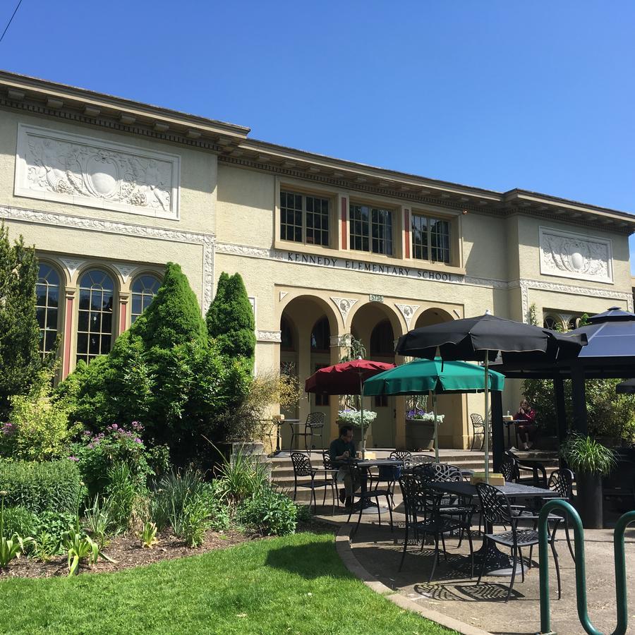 Hotel Mcmenamins Kennedy School Portland Exterior foto