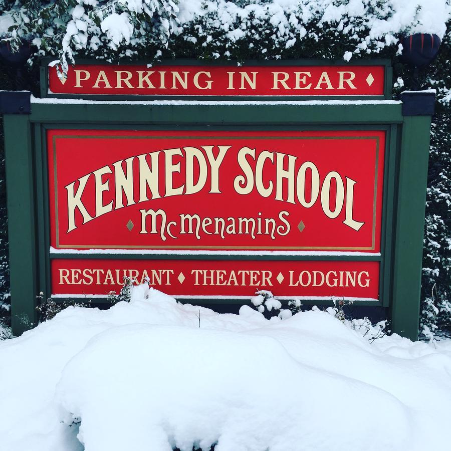 Hotel Mcmenamins Kennedy School Portland Exterior foto