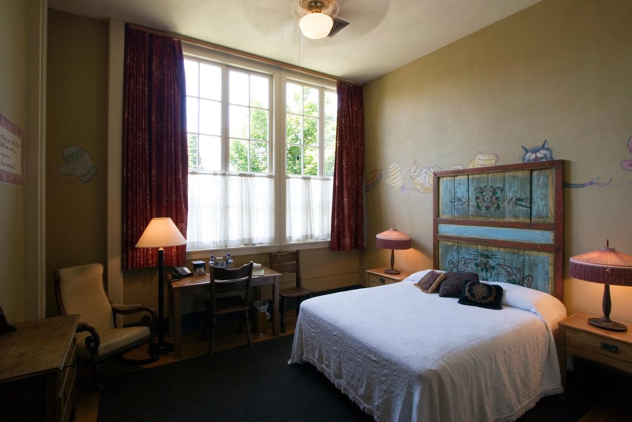 Hotel Mcmenamins Kennedy School Portland Exterior foto