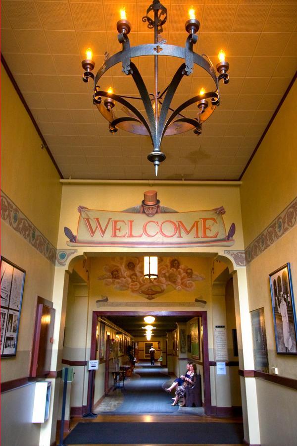 Hotel Mcmenamins Kennedy School Portland Exterior foto